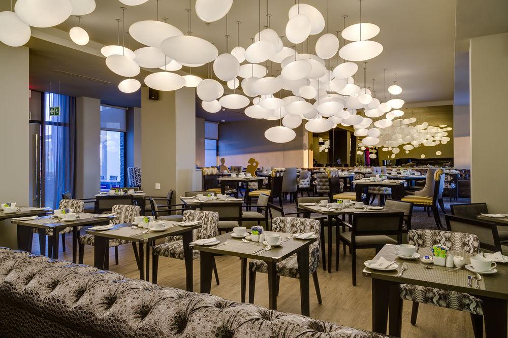 Protea Hotel Fire & Ice! By Marriott Pretoria Menlyn Exterior photo
