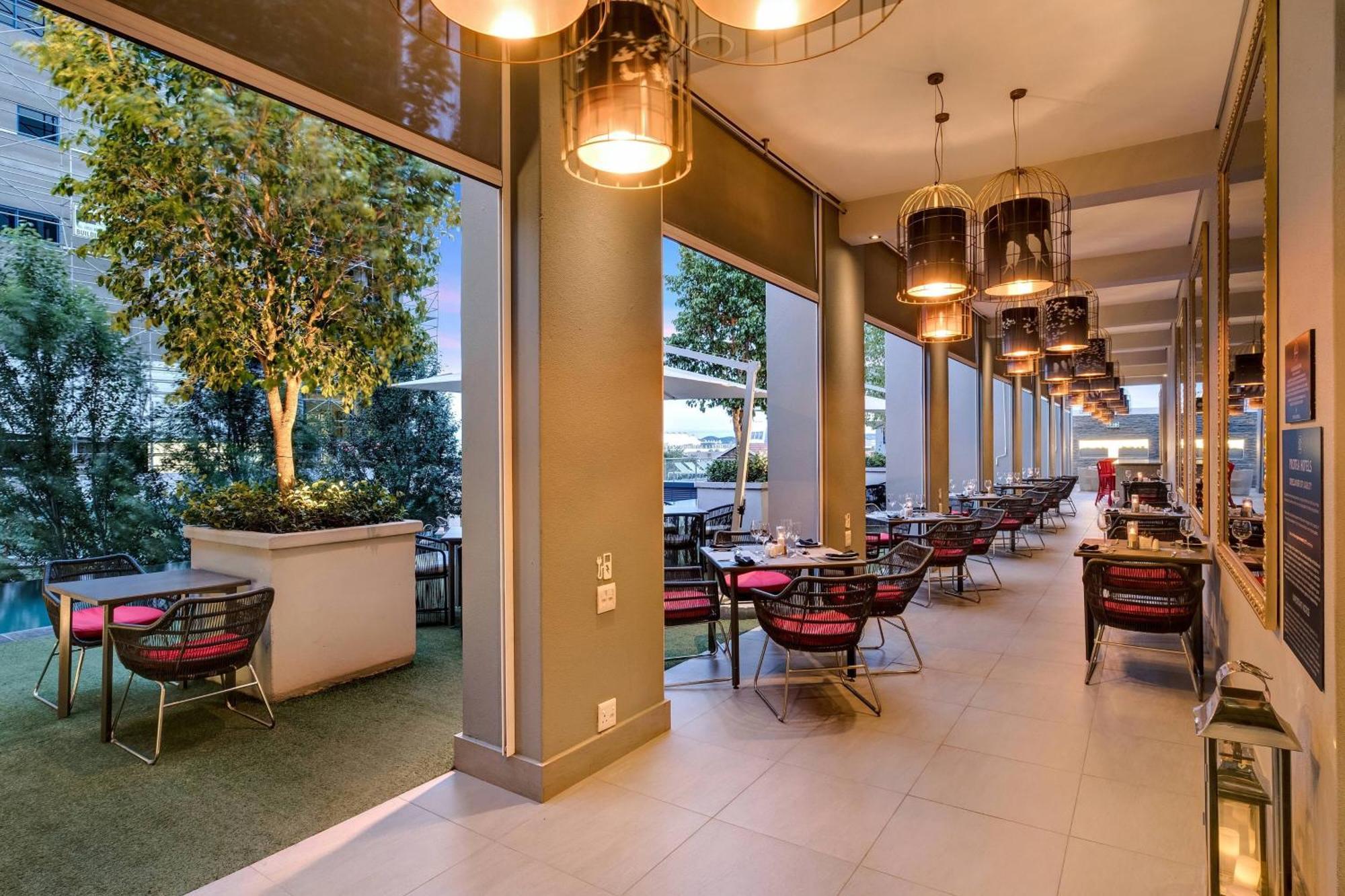 Protea Hotel Fire & Ice! By Marriott Pretoria Menlyn Exterior photo