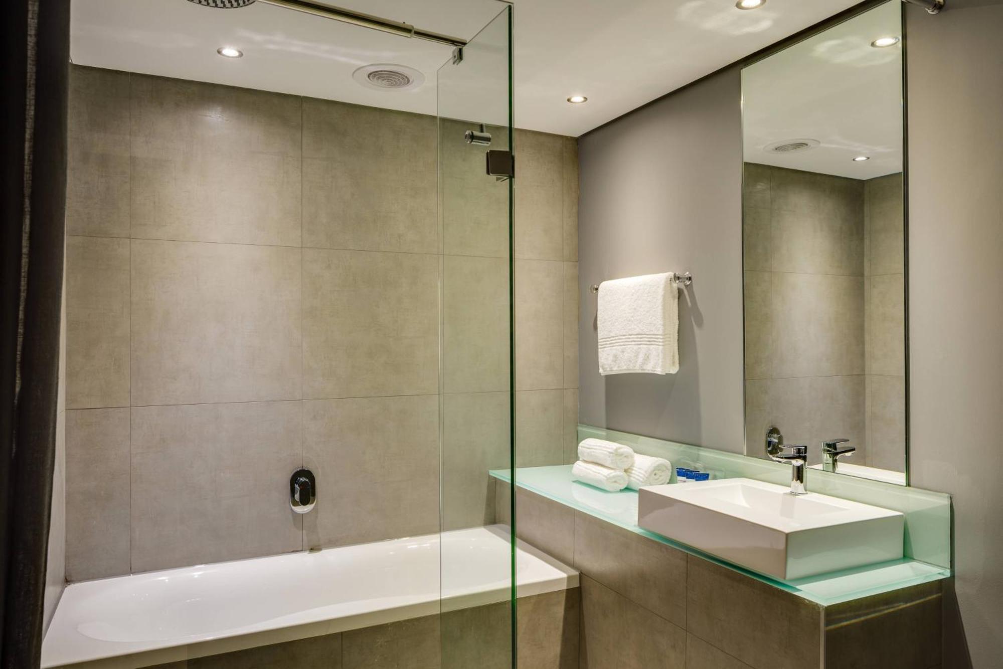Protea Hotel Fire & Ice! By Marriott Pretoria Menlyn Exterior photo