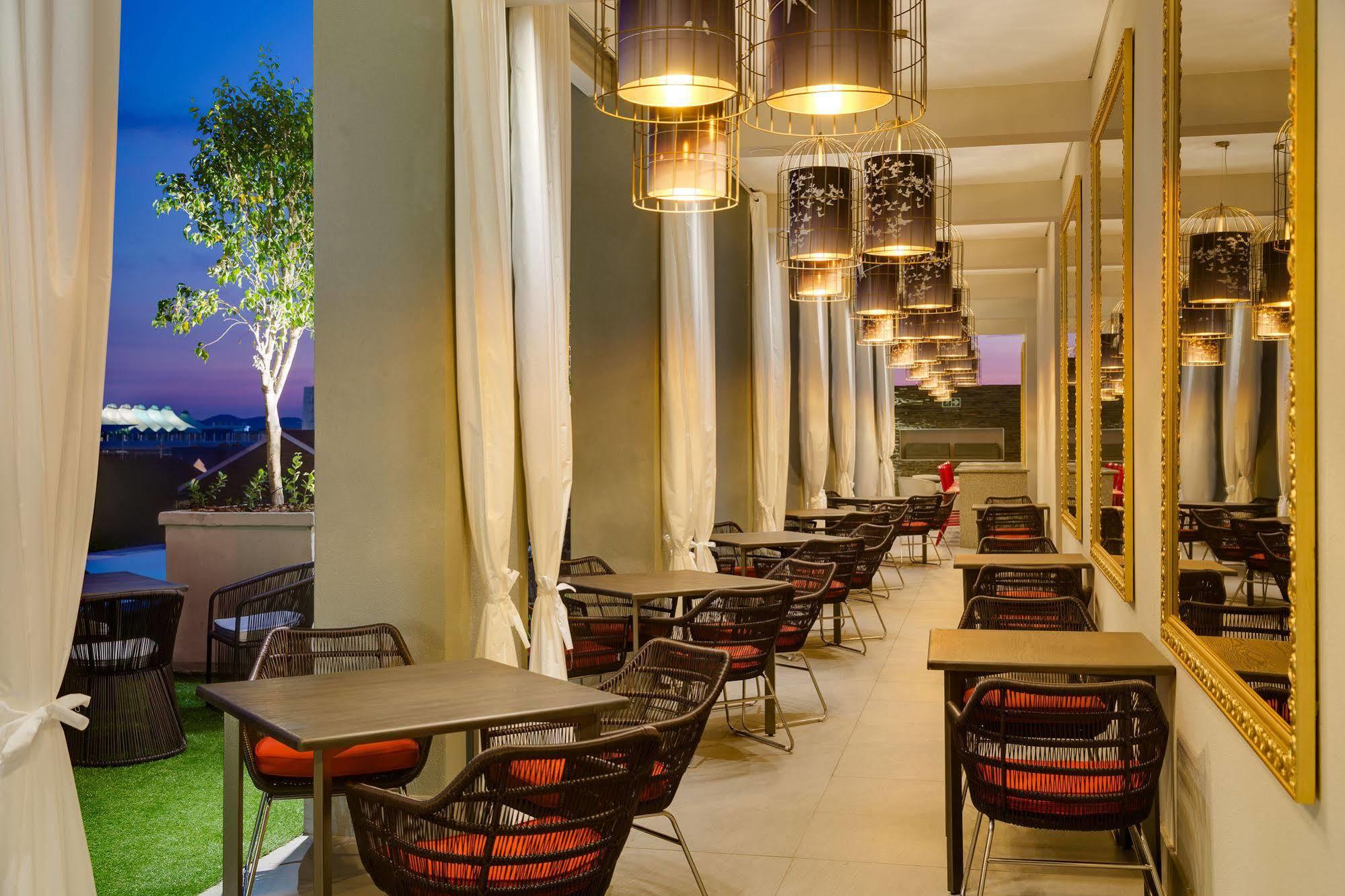 Protea Hotel Fire & Ice! By Marriott Pretoria Menlyn Exterior photo